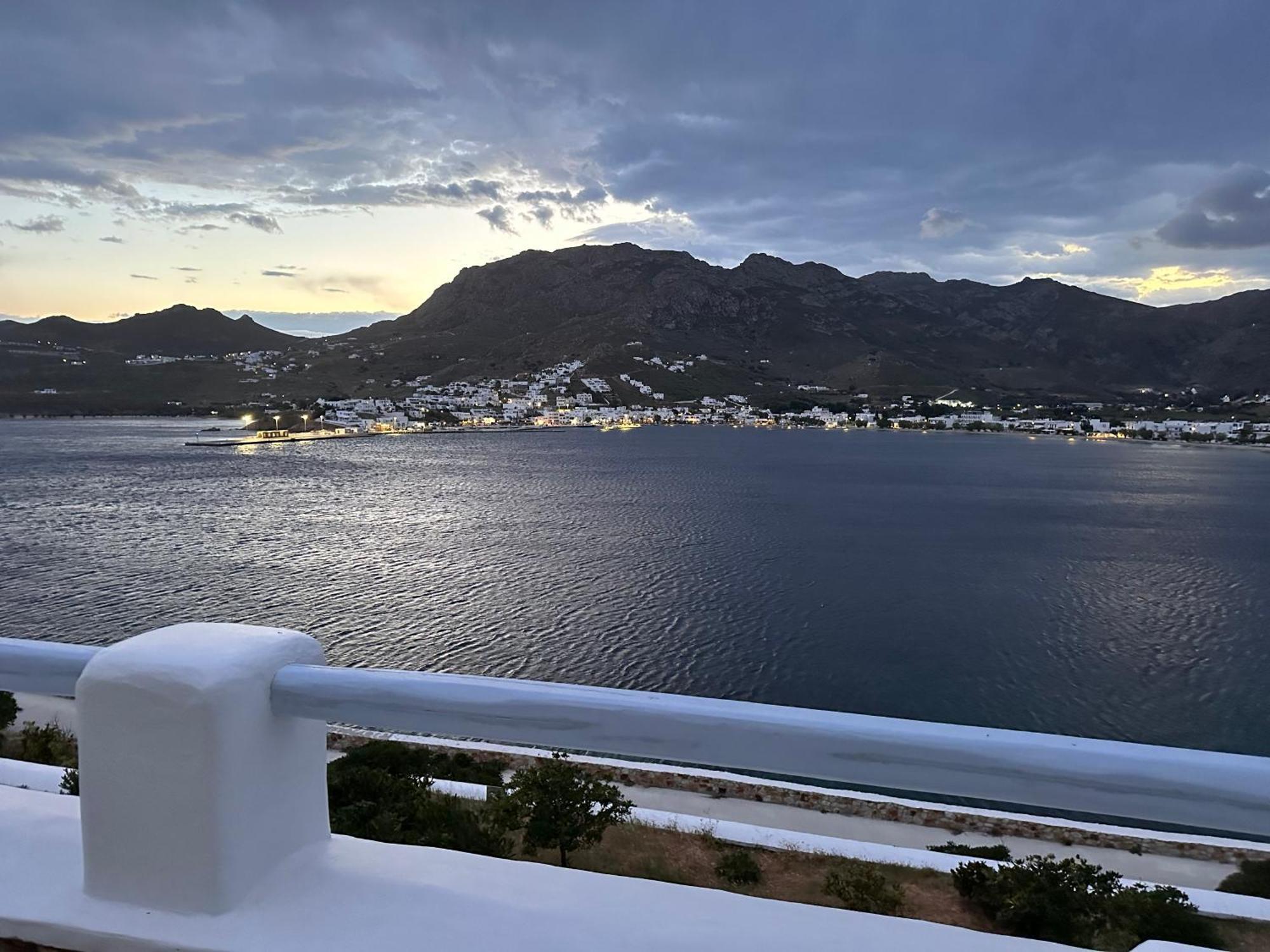 Amfitriti Serifos Livadi  Eksteriør bilde